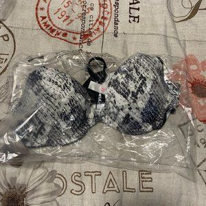 NWOT! PINK WEAR EVERYWHERE TSHIRT BRA